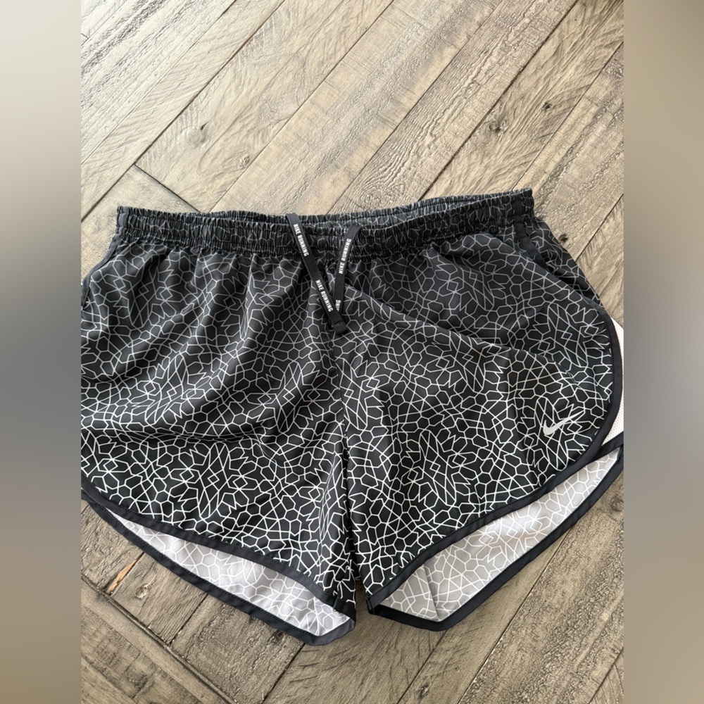 Nike Women's Dri-FIT Tempo Lined Running Shorts, size medium.